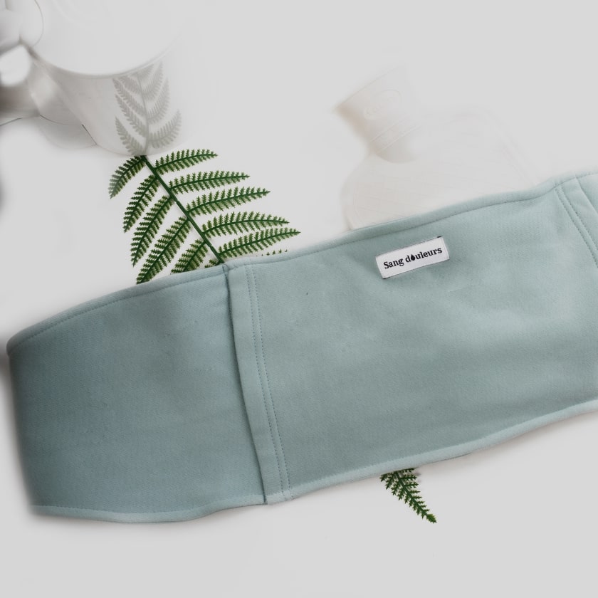 ceinture-bouillotte-bleue-avec-plante-bouillore