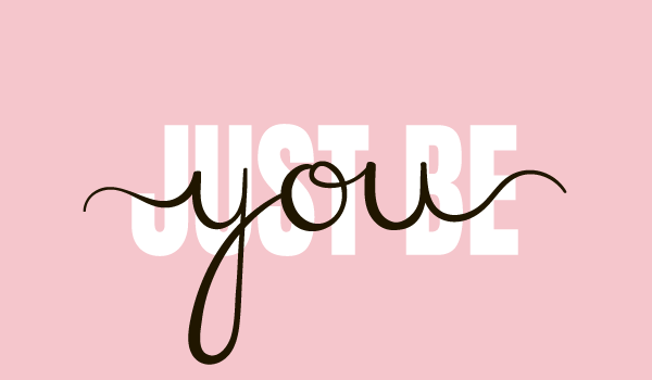 texte-just-be-you-avec-fond-rose-rectangulaire
